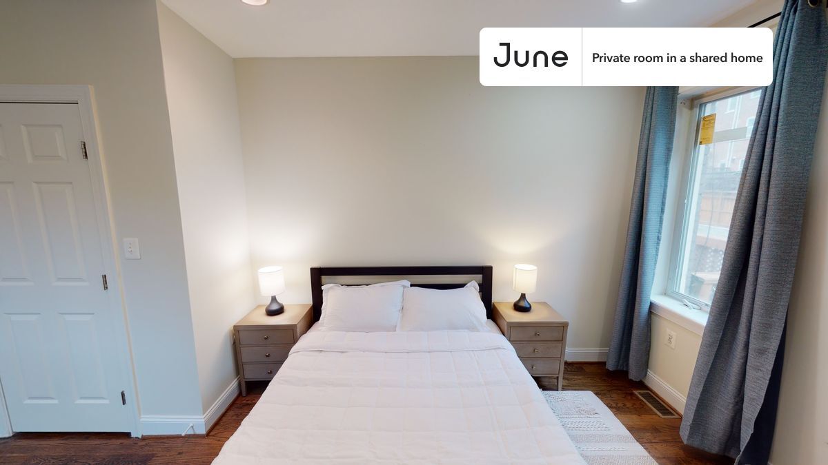Building Photo - Room in Shared 3 bed/2.5 bath home