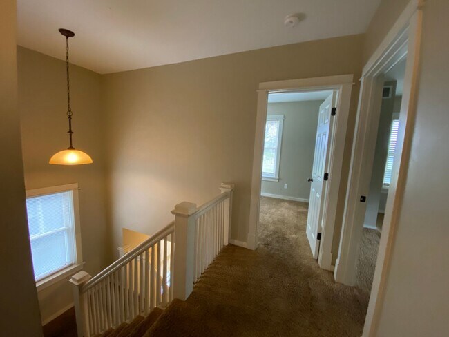 Building Photo - 923 Russel St - 3/Bed 1.5/Bath located in the Edison neighborhood