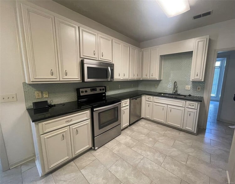 Building Photo - 4013 Meredith Dr