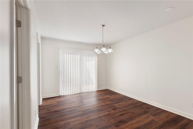 Building Photo - 330 Winding River Dr