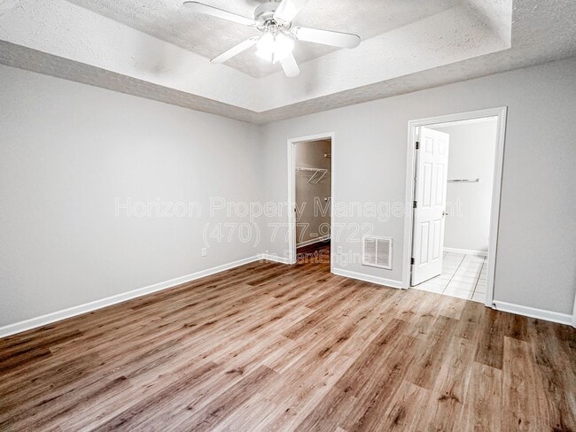 Building Photo - 3989 Hidden Hollow Dr