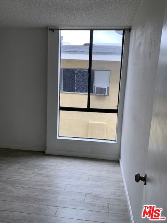 Building Photo - 922 N Hudson Ave