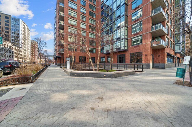 Building Photo - 1400 Hudson St