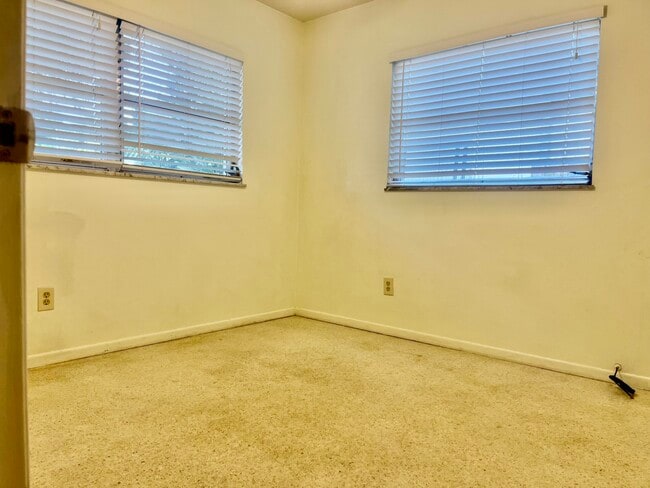 Building Photo - 235 Andros Dr