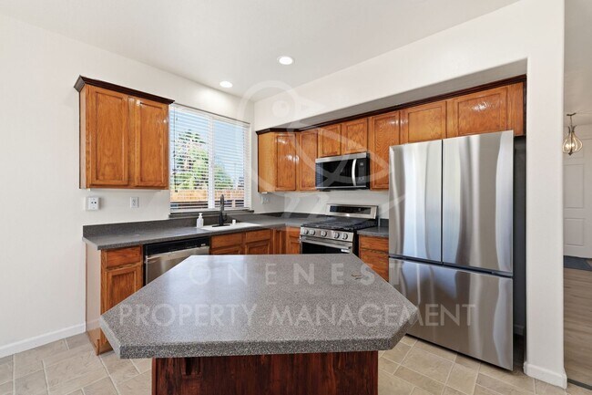 Building Photo - 3518 Garden Rose Dr