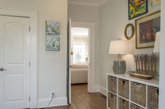 Building Photo - 801 Durant Pl NE