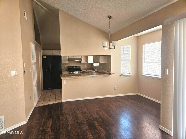 Building Photo - 1120 Coyote Ln