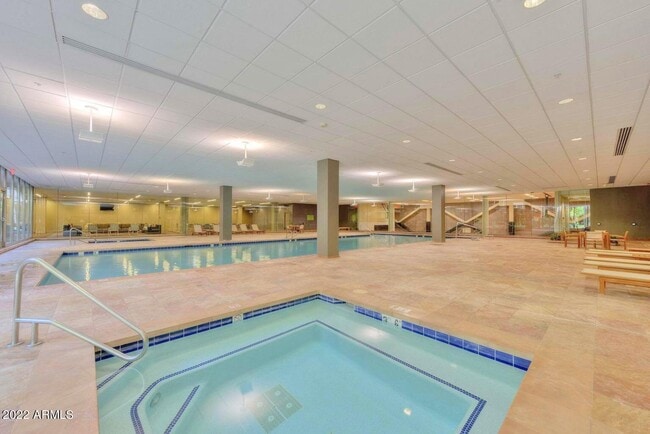 Building Photo - 7117 E Rancho Vista Dr