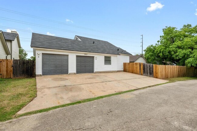 Building Photo - 2907 W Slaughter Ln