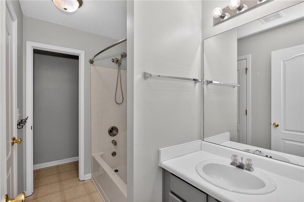 Building Photo - 304 Fox Overlook