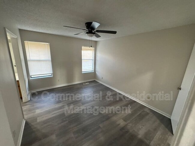 Building Photo - 5716 N London Ave