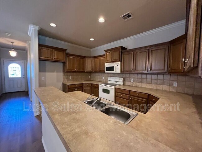 Building Photo - 509 SW 124th Pl