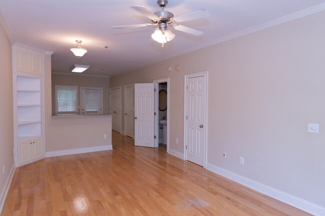 Building Photo - 2 Bed 2.5 Bath Condo