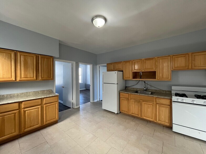 Building Photo - 41 W 54th St