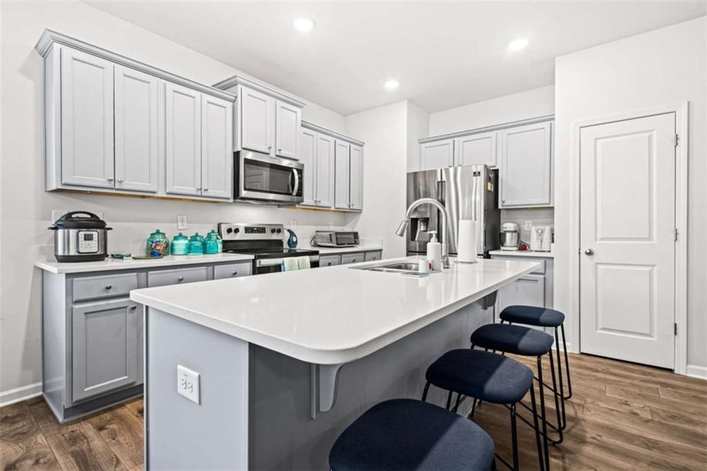 Building Photo - 7281 Rockhouse Rd