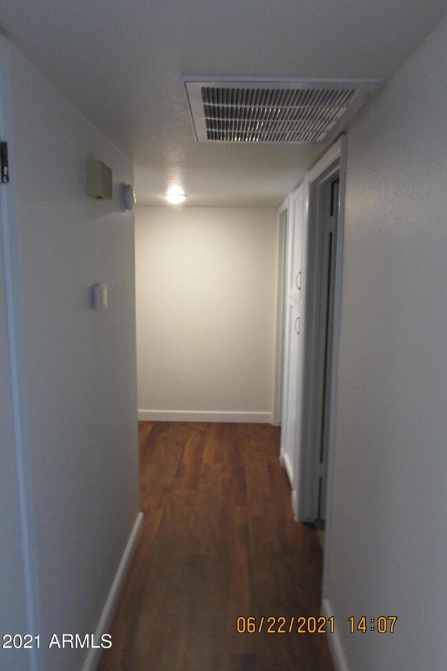 Building Photo - 925 W Curry St