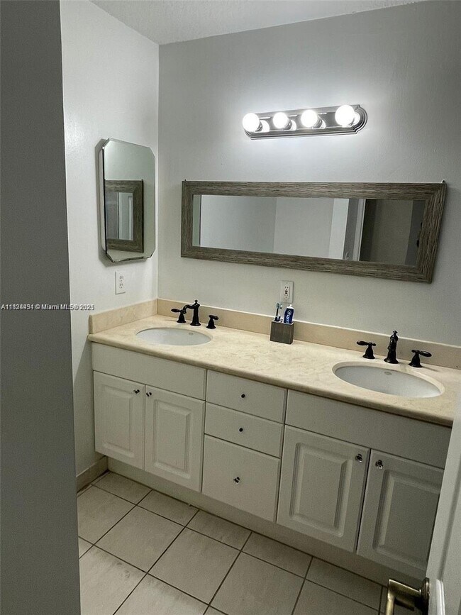 Building Photo - 2771 Treasure Cove Cir
