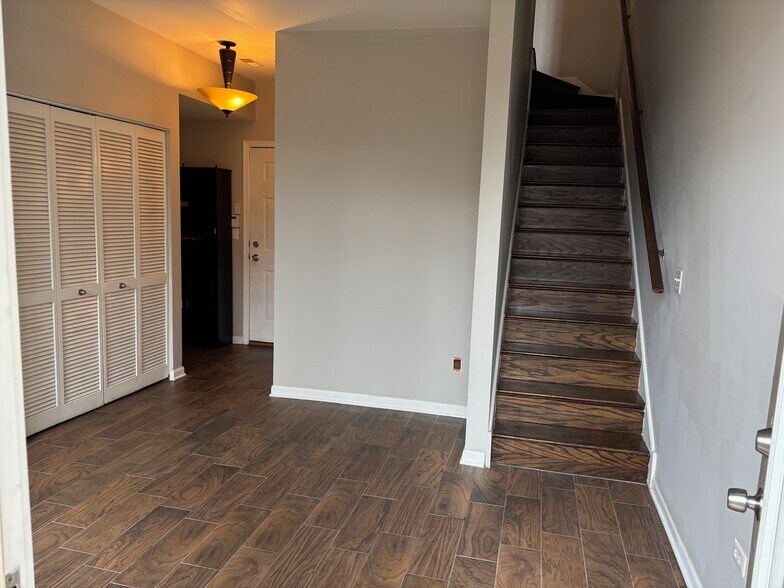 Family Room/Den/Office - 331 E 17th St