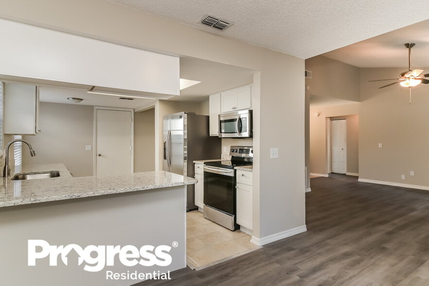 Building Photo - 1670 Palm Leaf Dr