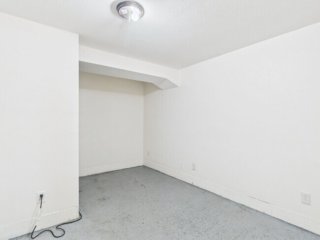 Building Photo - 3205 Repp Rd
