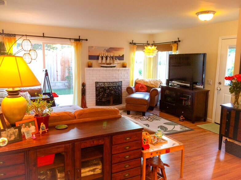Building Photo - 2206 Hermosa Ct
