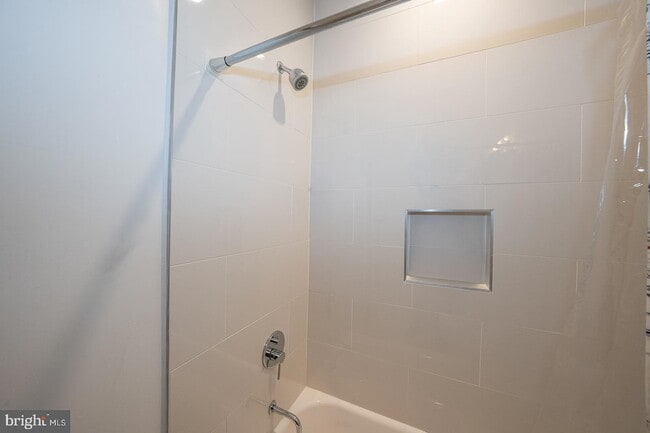 Building Photo - 1326 N Mascher St