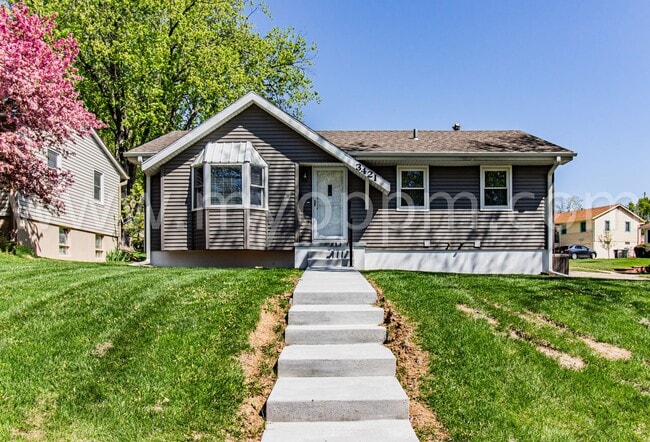 Primary Photo - Pristine 4 Bedroom / 2 Bathroom Home | Wes...