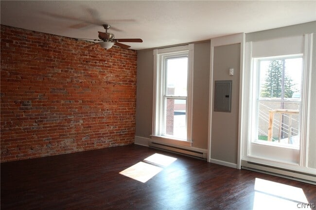 Building Photo - 272 State St