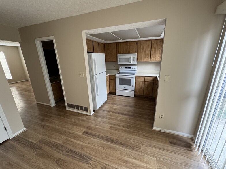 Kitchen - 7766 Hansgrove Ct