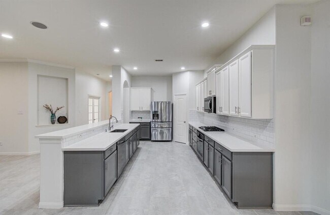 Building Photo - 4639 Regal Shadow Ln