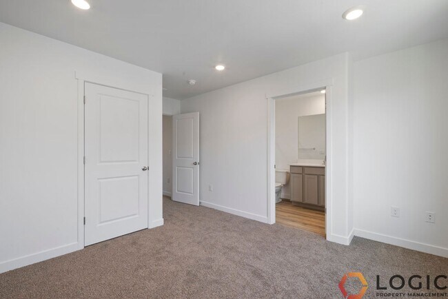 Building Photo - 3948 N Eagle Pt Ln