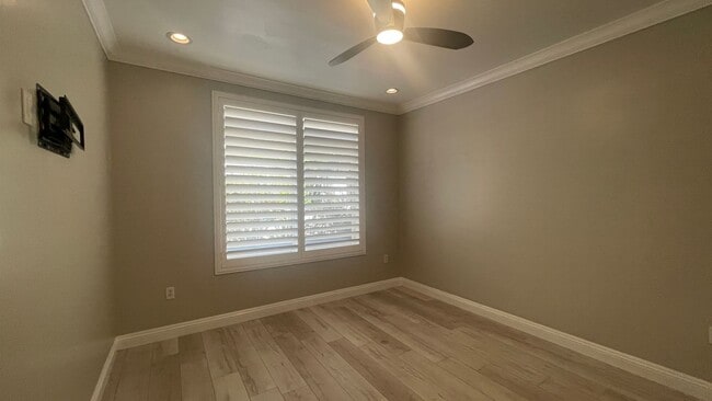 Building Photo - Beautiful 3 bedroom, 2 bath condo in La Jo...