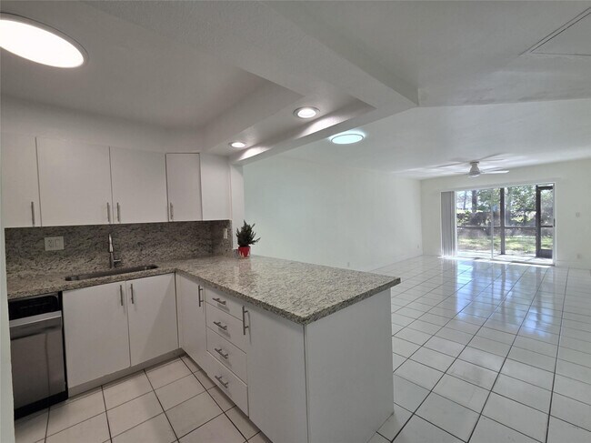 Building Photo - 8000 Fairview Dr