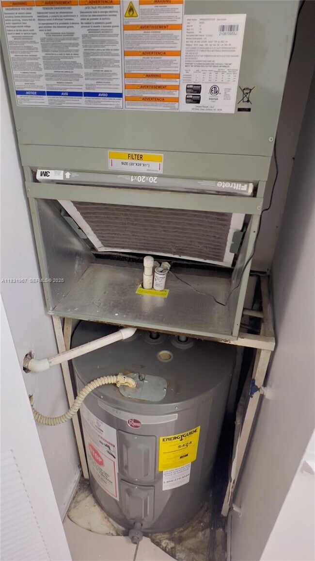 Building Photo - 12219 SW 14th Ln