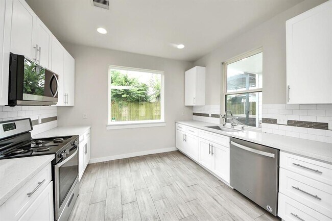 Building Photo - 4228 Bellfort Ave