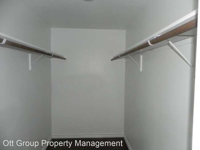 Building Photo - 208 Lowes Blvd