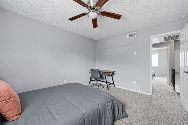 Building Photo - 432 W Pioneer Pkwy