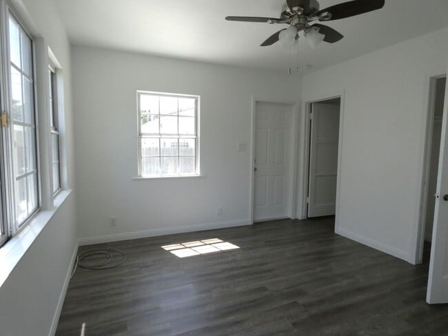 Building Photo - *Available NOW  in Inglewood!*