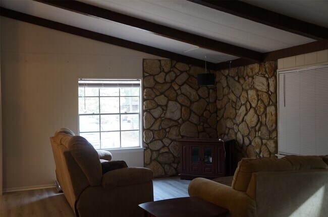 Building Photo - 650 Thousand Oaks