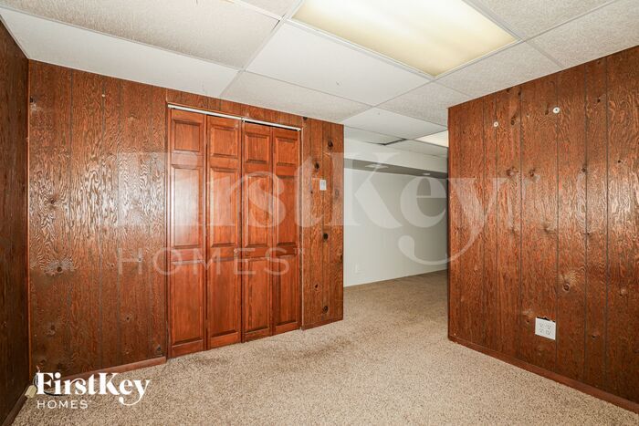 Building Photo - 30W118 Maplewood Dr
