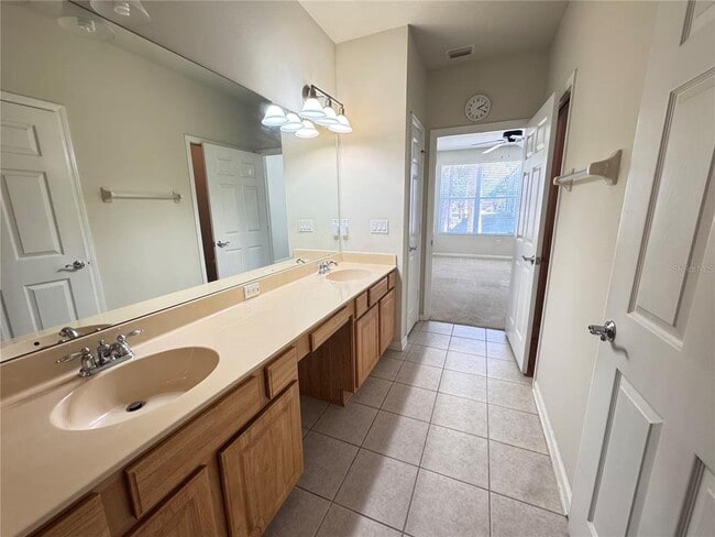 Building Photo - 2257 Kings Palace Dr