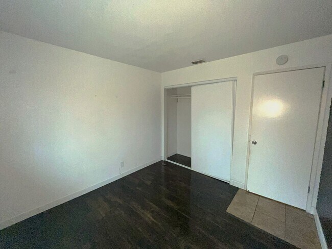 Building Photo - SAC T 4945