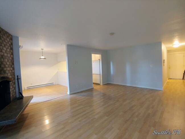 Building Photo - 2 Bedroom 2 Bathroom Ground Floor Condo- w...