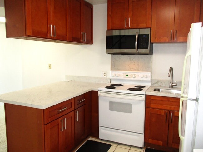 Building Photo - 739 Hausten St