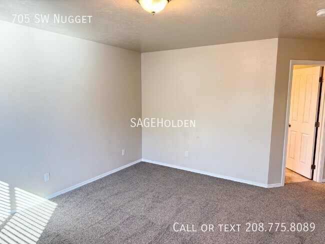 Building Photo - 705 SW Nugget-