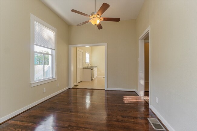 Building Photo - 1219 33rd St