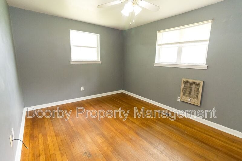 Building Photo - 8325 Oak Dr
