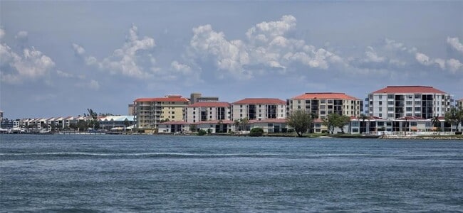 Building Photo - 6177 Sun Blvd