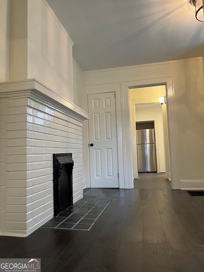 Building Photo - 1565 Walker Ave