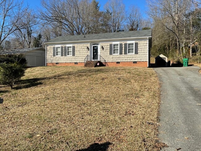 Primary Photo - 1104 Robin Hood Rd